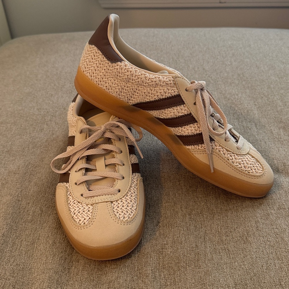 Adidas Gazelle Indoor Crochet Sneakers in Sand Strata/Premium Brown Size 7 New! - Picture 4 of 7